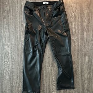 Abercrombie & Fitch
The '90s Straight Ultra High Rise